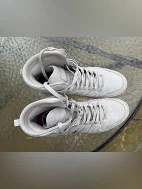Levi's Men's White High-Top Sneakers with Subtle Red Accent